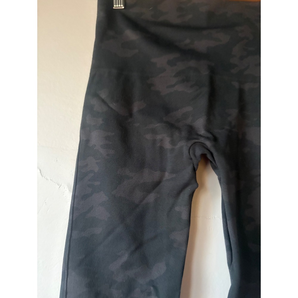 Spanx Look At Me Now Black Camo Leggings Size M‎ Medium - Picture 6 of 8